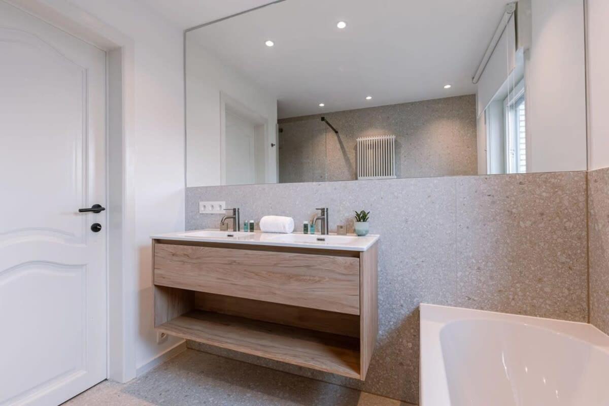 Huswell - Spacious Bungalow With Garden Near The Beach & Sea Middelkerke Esterno foto